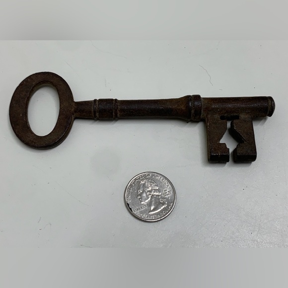 Vintage 1800s 19th Century Antique Solid Barrel Hand Wrought Iron Skeleton Key - Picture 3 of 16